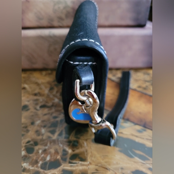 Dooney and Bourke Black pouch - Picture 4 of 5